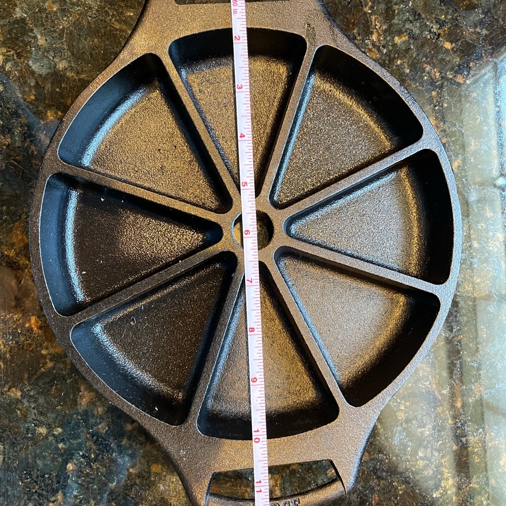 Lodge cast iron cornbread pan skillet.
